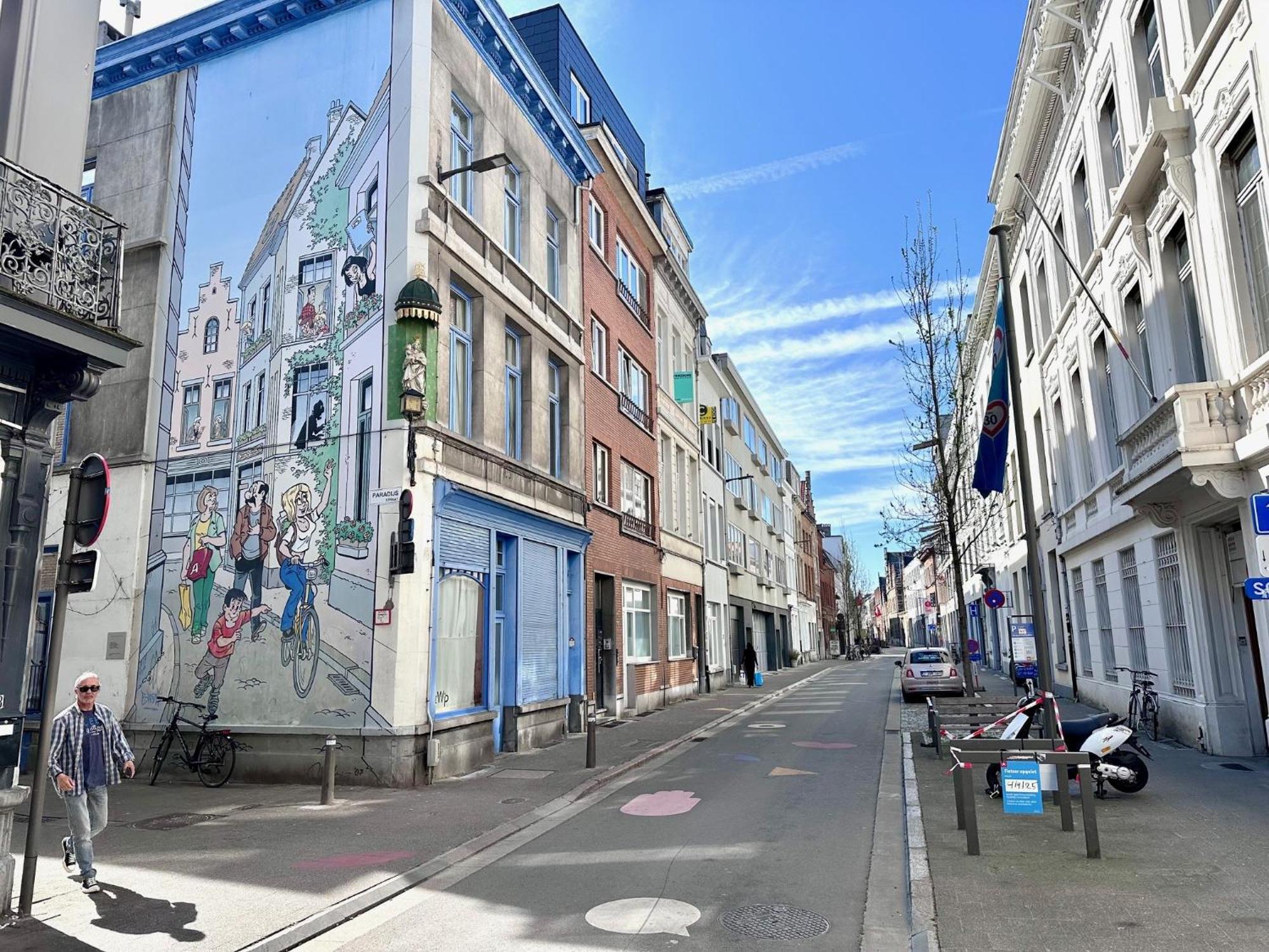 Colorful Pop Apartment In The Heart Of Antuérpia Exterior foto